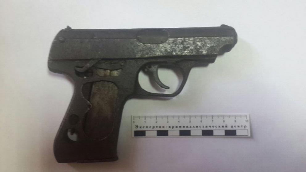В Ставрополе 69-летняя женщина сдала в полицию пистолет