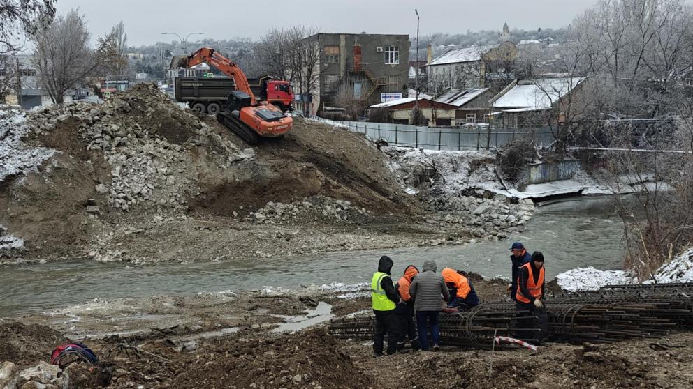 «Единая Россия» осмотрела ход работ на мосту в Пятигорске и в детсаду села Новоселицкого