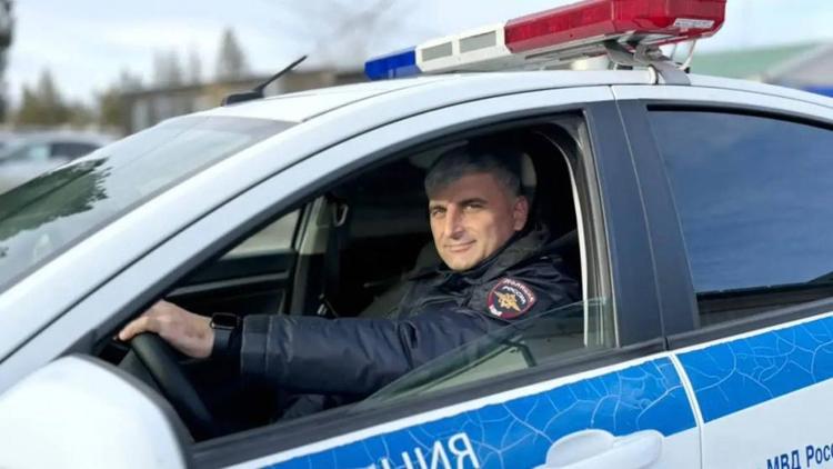 Автоинспекторы Ставрополья оказывают помощь водителям в сложных погодных условиях