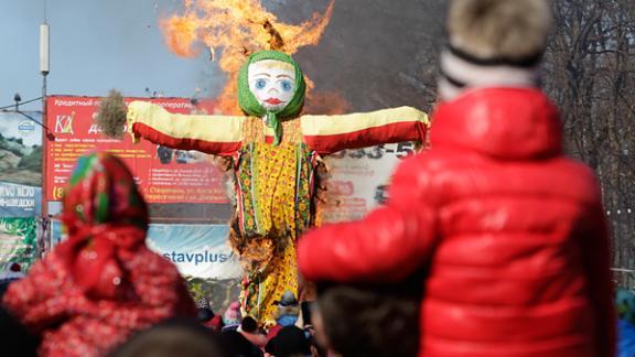В Ставрополе испекли гигантский блин, сожгли чучело, а губернатор Владимиров попросил прощения