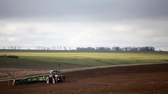 Запасы продуктивной влаги в почве проверяют в Кочубеевском округе Ставрополья