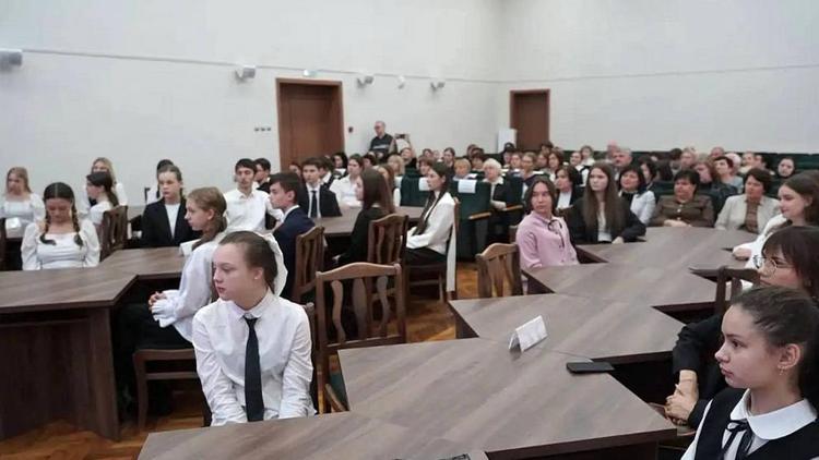 В Андроповском округе чествовали стипендиатов главы муниципального образования