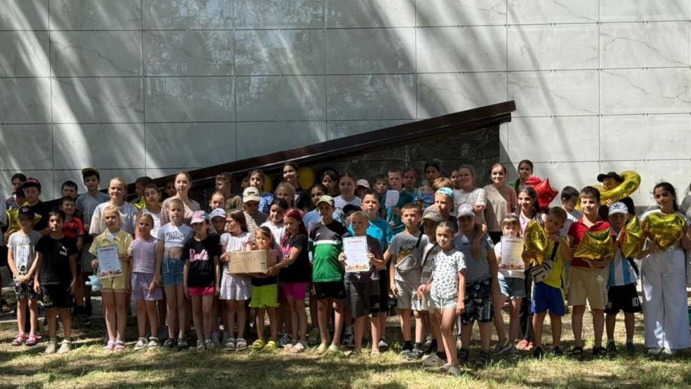 Пришкольный лагерь из Грачёвского округа отправил полезный груз бойцам СВО