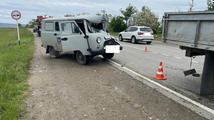 Водитель УАЗа пострадал в ДТП с грузовиком в Александровском округе