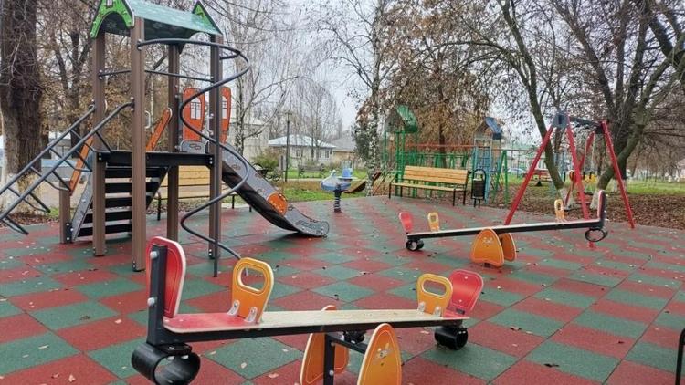 В селе на Ставрополье по краевой программе обустроили детскую площадку