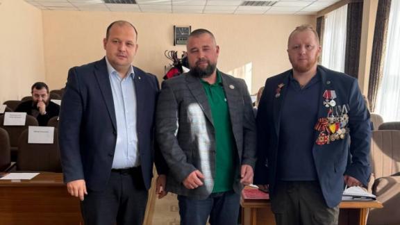 Ветеранам СВО Железноводска вручили партийные билеты  