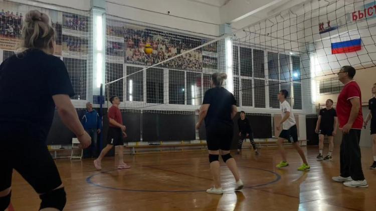 Волейбольный турнир ко Дню народного единства провели в Благодатном