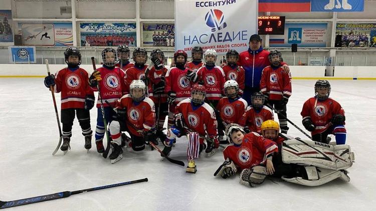 Юные ессентукские хоккеисты одержали победу в турнире «Здравствуй, лето»