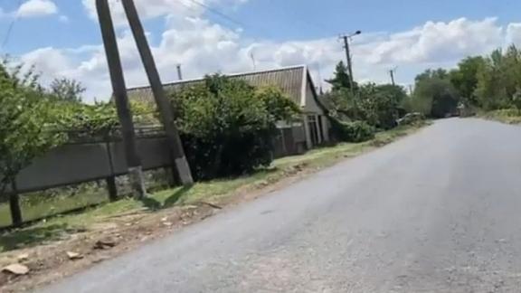 В посёлке Большевик ведутся дорожные работы на социально значимой улице