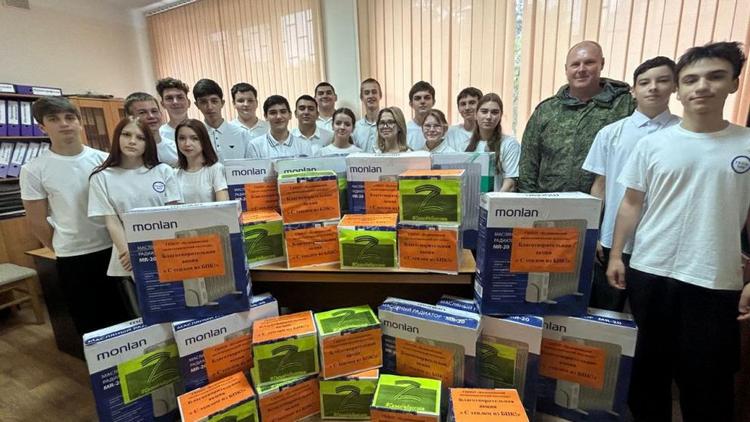 Полезный груз отправили на передовую студенты ставропольских колледжей 