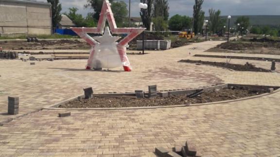 В ставропольском селе Курсавка завершают благоустройство аллеи по улице Красной