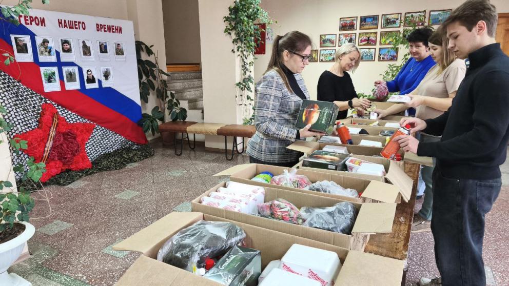 Волонтёры посёлка Комсомольского отправили гуманитарный груз для бойцов на СВО