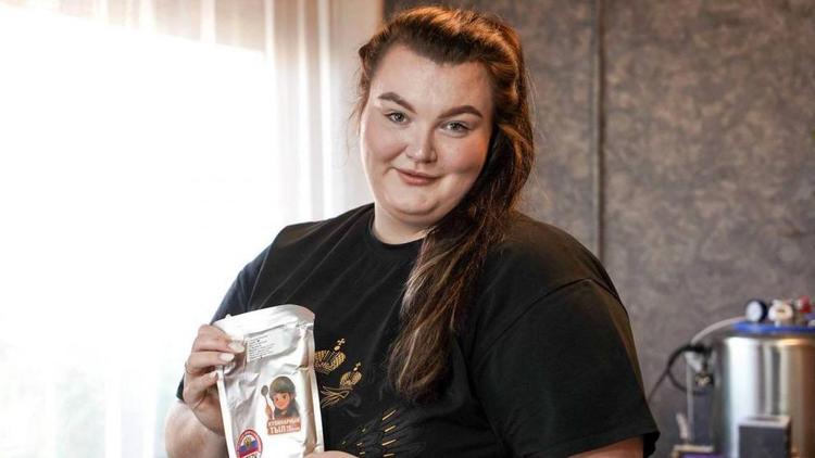 Жительница Ставрополья готовит домашнюю еду с помощью автоклава для бойцов СВО