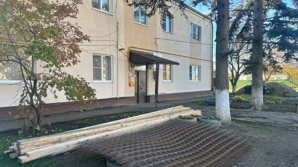 В Кировском округе стартовал капитальный ремонт кровель трёх МКД