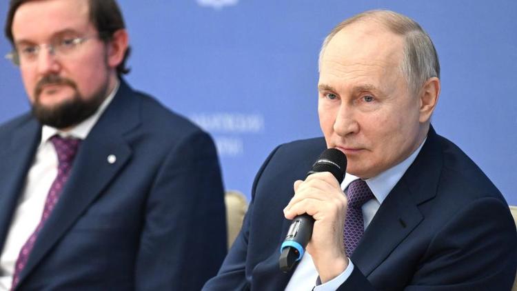 Владимир Путин провёл встречу с предпринимателями Дальневосточного федерального округа