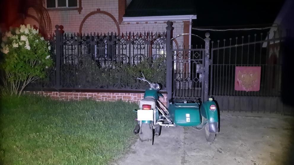 В Андроповском округе мотоциклист-бесправник получил травмы в ДТП