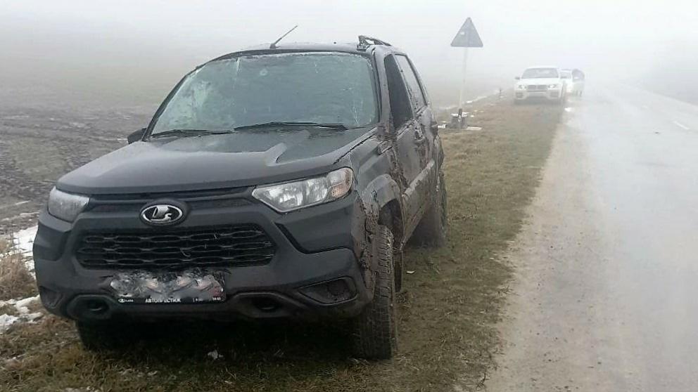 В Шпаковском округе при опрокидывании автомобиля пострадали два человека