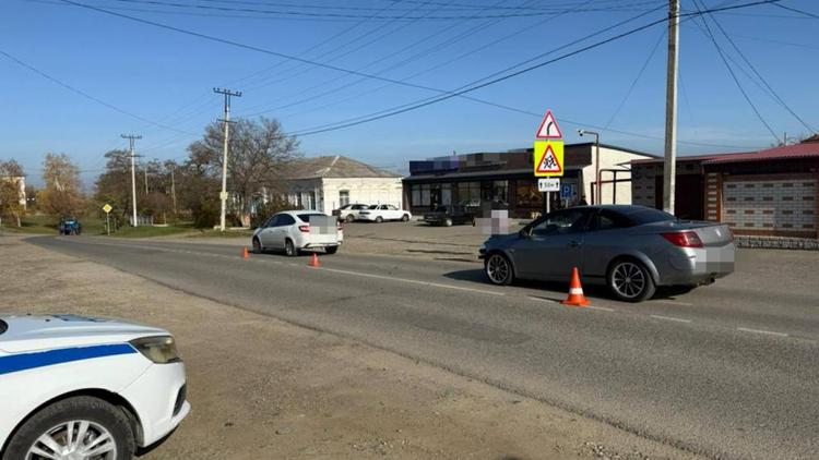 В селе Кочубеевском столкнулись два автомобиля: один человек пострадал