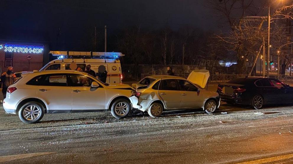 Два человека пострадали в тройном ДТП в Ставрополе