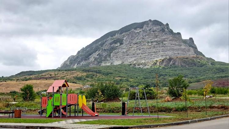 В Минводах жители аварийных домов получили ключи от новых квартир