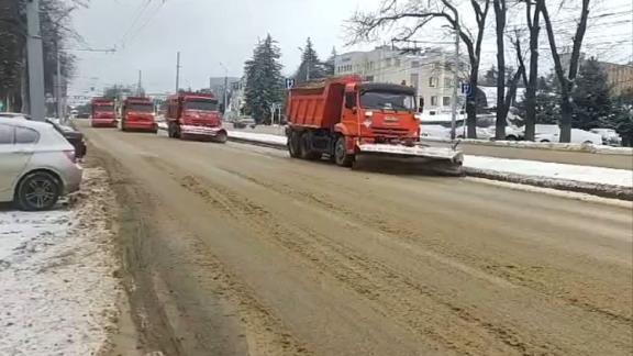 Коммунальные службы Ставрополя продолжают очищать город от снега