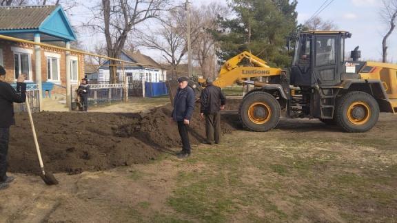 В селе Золотарёвка на Ставрополье обустраивают территорию амбулатории