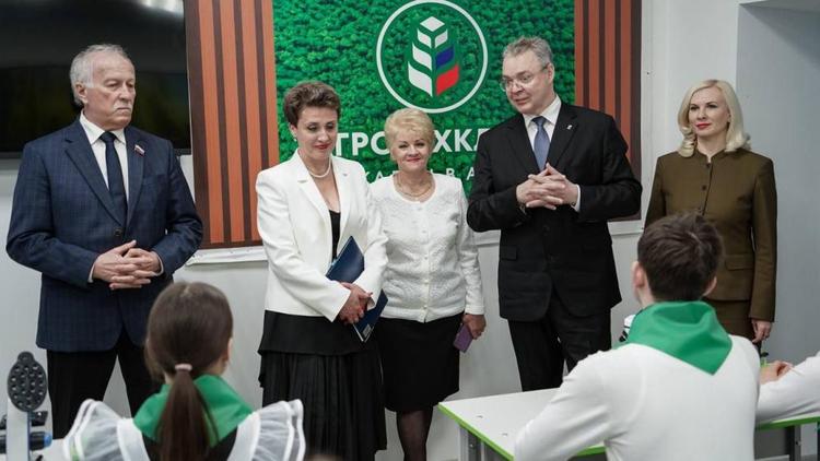 Губернатор проинспектировал социальные объекты в Ипатовском округе