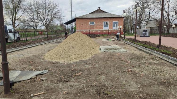 В хуторе Новоалександровского округа Ставрополья благоустраивают парк