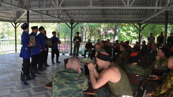 Ставропольские казаки выступают с концертами в Луганской народной республике