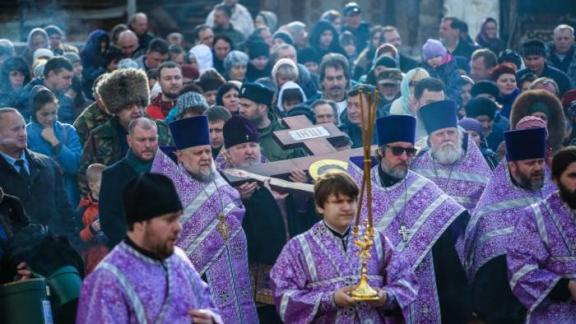 Из Крестовоздвиженского храма в Казанский перенесут Крест Господень на Благовещенье