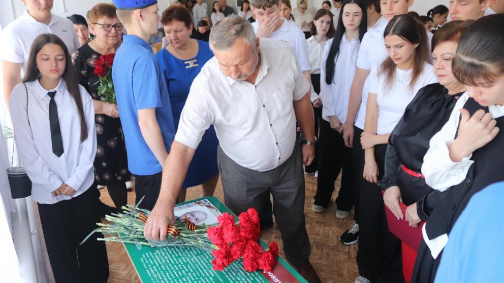 В Благодарненском округе открыли парту героя в честь погибшего на СВО земляка