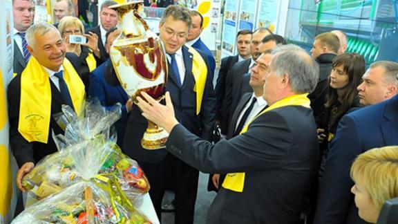 На «Золотой осени» стенд Ставрополья Д.Медведеву представил В.Владимиров