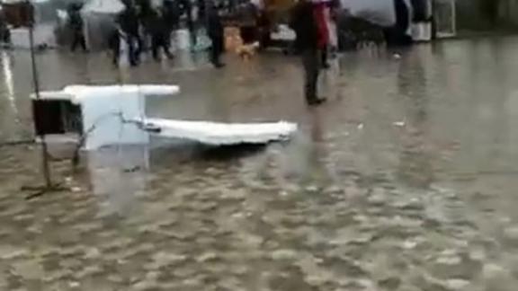 Сильный ветер снёс новогодние декорации в Железноводске