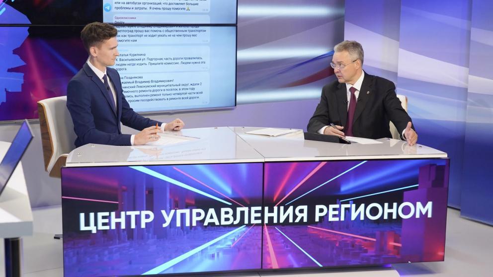 Губернатор поручил решить проблему нехватки водителей школьных автобусов