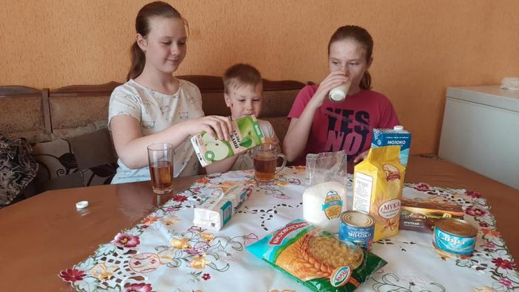 Продуктовые наборы получили уже более 54 тысяч школьников Ставрополья