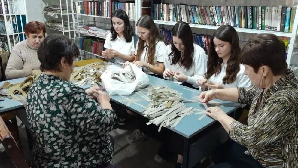 В Новоселицком округе волонтёры изготовили 1000 маскировочных сетей