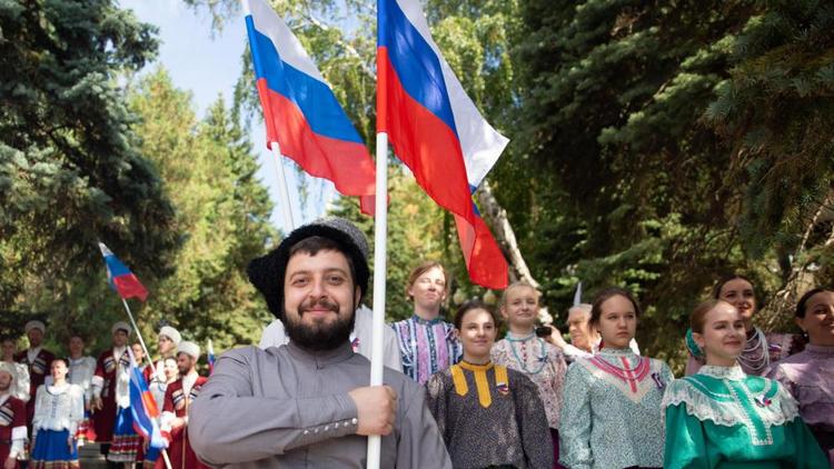 День флага России широко отметили на Ставрополье
