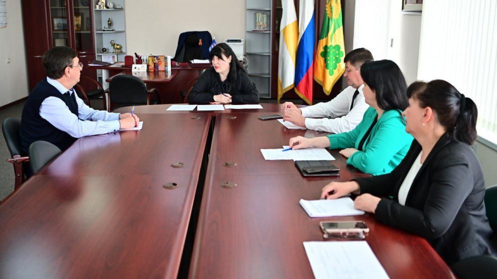 Жителям Будённовского округа разъяснили порядок восстановления семейных историй