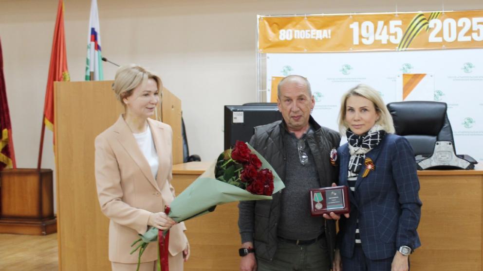 Сотрудник Ставропольской больницы награждён медалью «За помощь фронту»