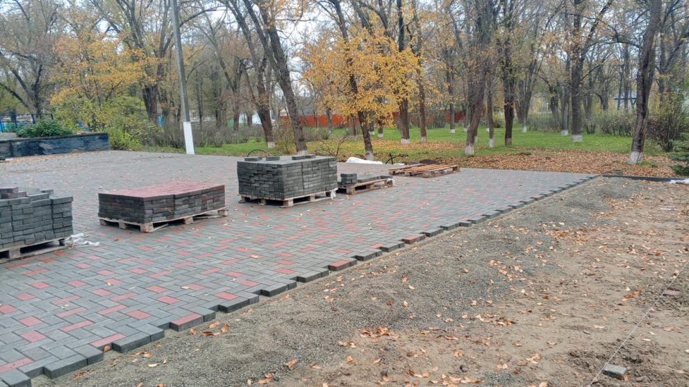 В Ипатовском округе обновляют парковые территории