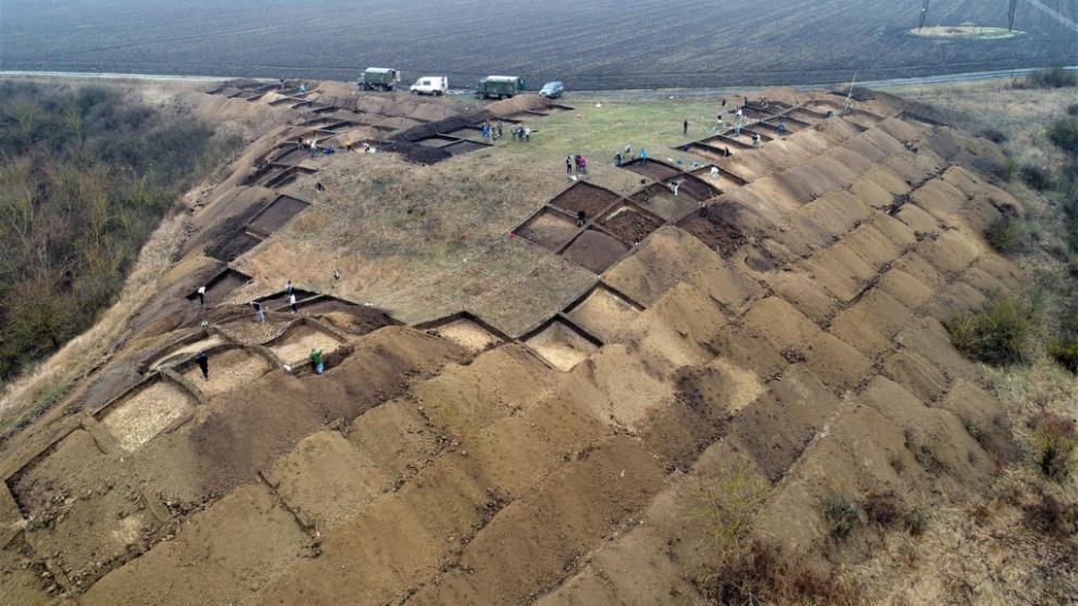 Ставропольский археолог представляет на выставке свой путь в науке