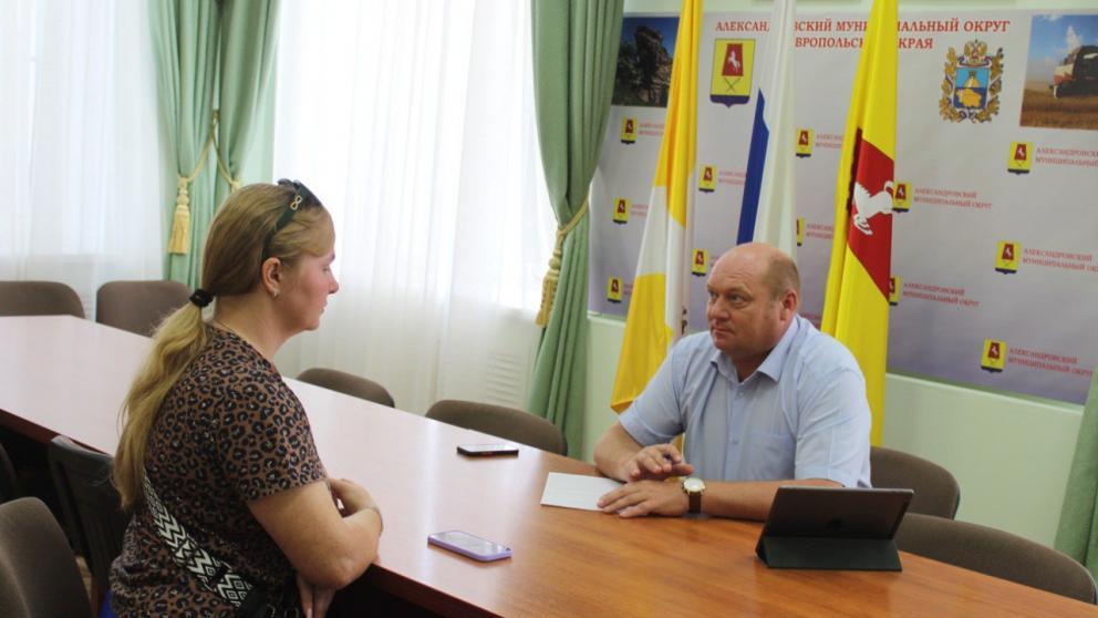 Глава Александровского округа взял на контроль решение вопроса вдовы бойца СВО
