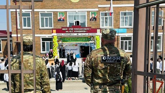 В СКФО росгвардейцы обеспечили безопасность во время празднования Дня знаний