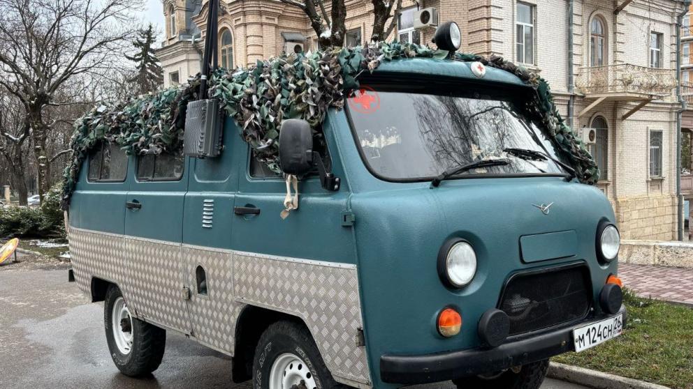 В Ессентуках вручили ключи от машины бойцу СВО