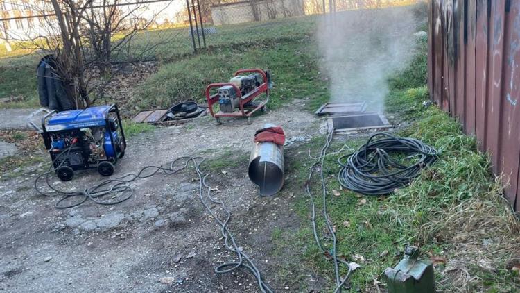 В Ессентуках продолжают устранять аварию на теплотрассе