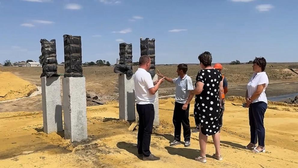 Ход реконструкции моста через реку Рагули проверили в Апанасенковском округе