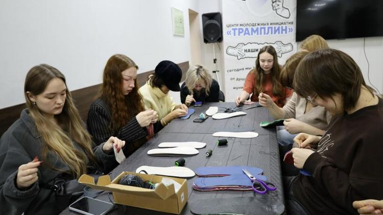 Более 200 ставропольцев присоединились к работе патриотических мастерских