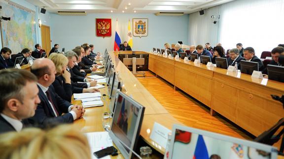 Ситуацию с ландшафтными пожарами, градом и паводками обсудили в правительстве Ставрополья