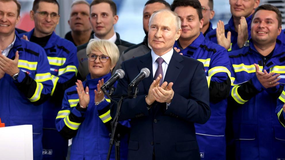 Президент РФ посетил Центр строительства крупнотоннажных морских сооружений в Мурманске