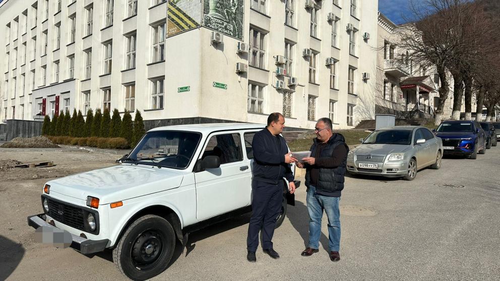 Бойцам спецоперации передали автомобиль из Железноводска
